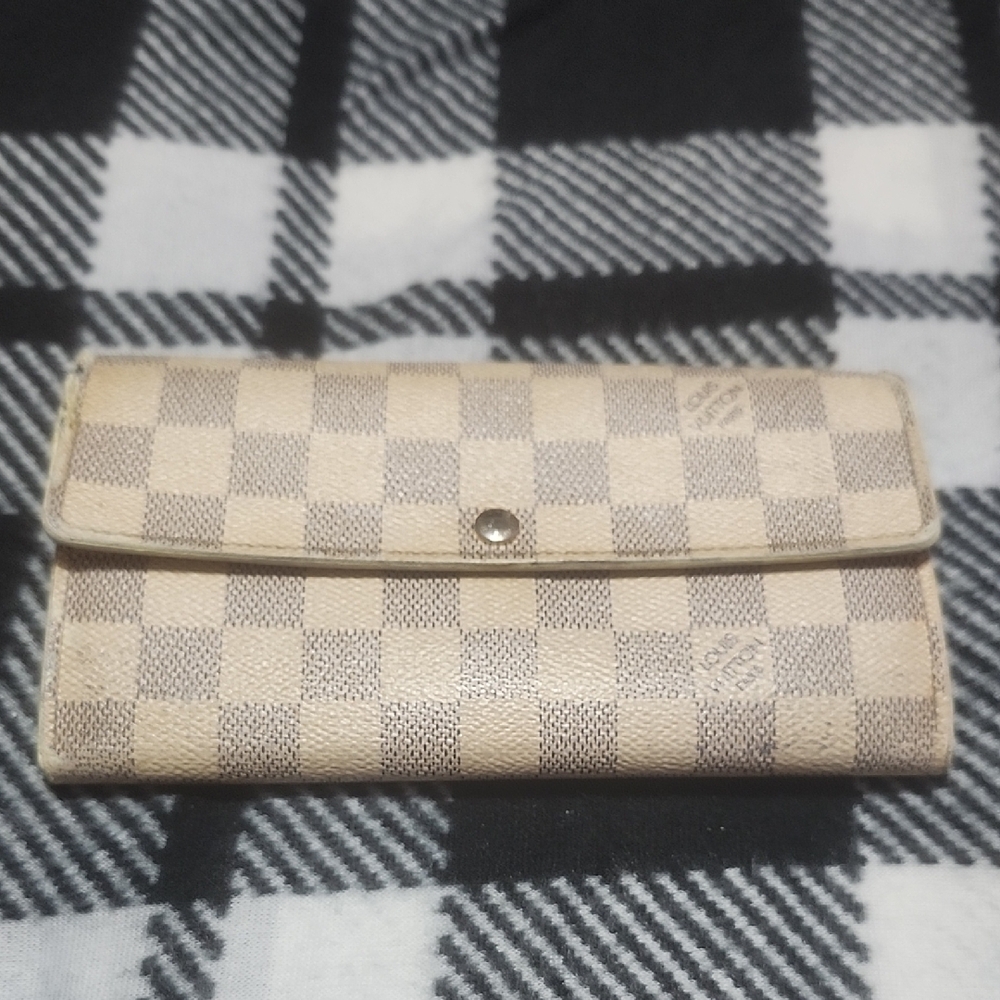 Lv Damiere Cream Wallet CA4068